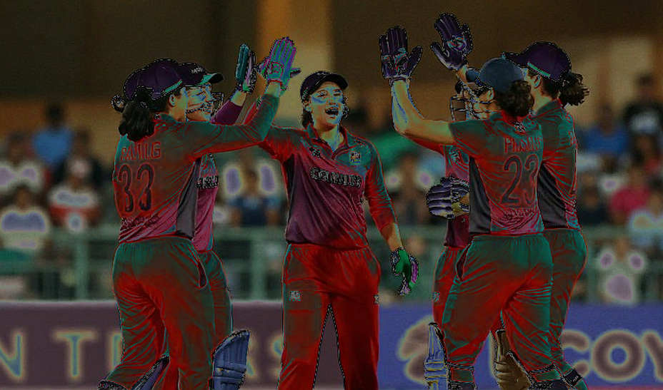 শেষ ওভারের আগে যা ঘটে: বারিশালের ছাদ থেকে ঢাকার ফ্লাডলাইট পর্যন্ত শেষ ওভারের আগে যা ঘটে: বারিশালের ছাদ থেকে ঢাকার ফ্লাডলাইট পর্যন্ত