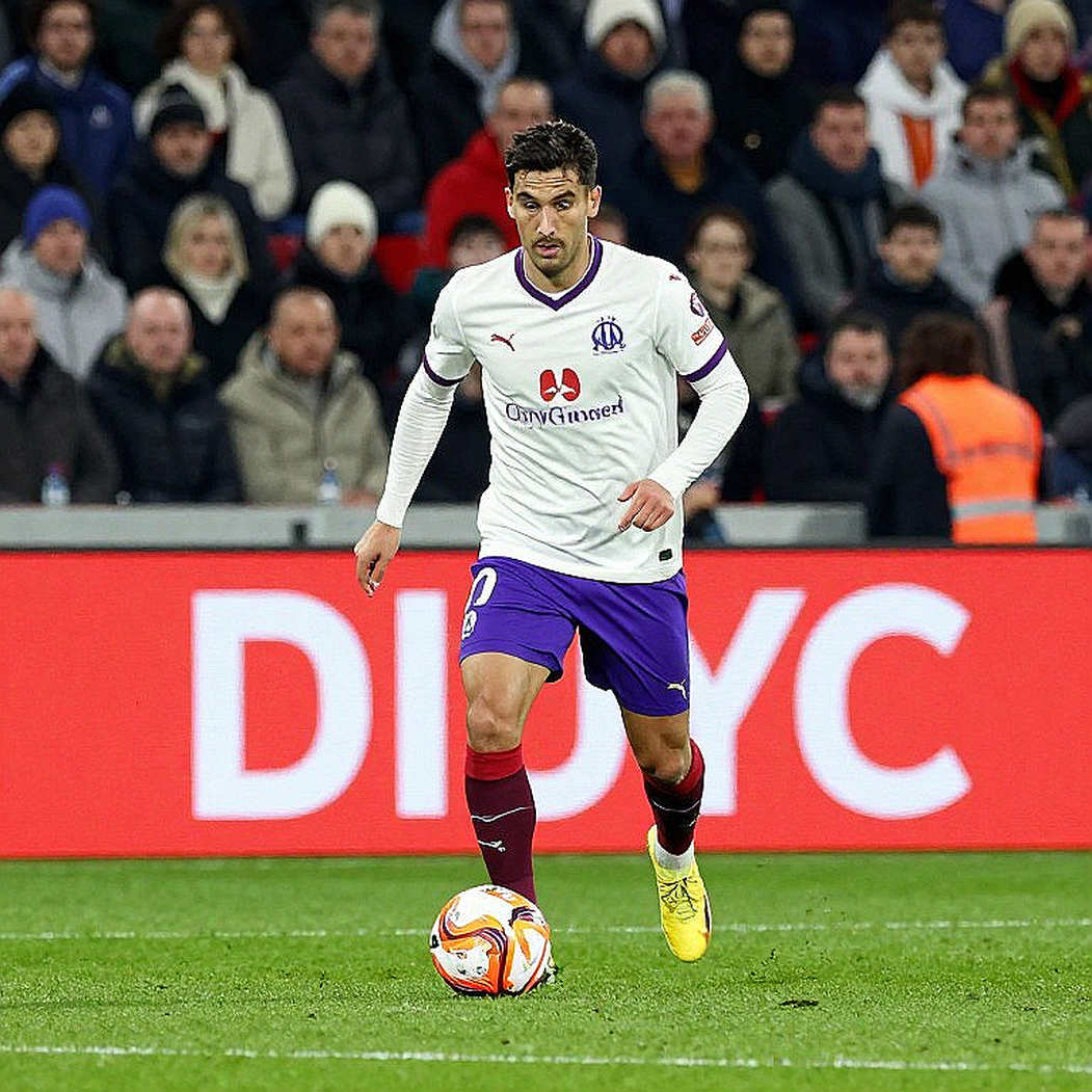 Counting on Grass: Ronaldo's Bench, the Coach's Denial, and What an Unverified Report Teaches Us Counting on Grass: Ronaldo's Bench, the Coach's Denial, and What an Unverified Report Teaches Us