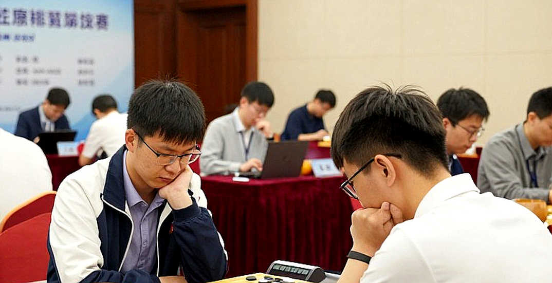 The Headline That Breaks Its Own Chain: Caruana's 'Fifth Title' and Lilov's Six Videos