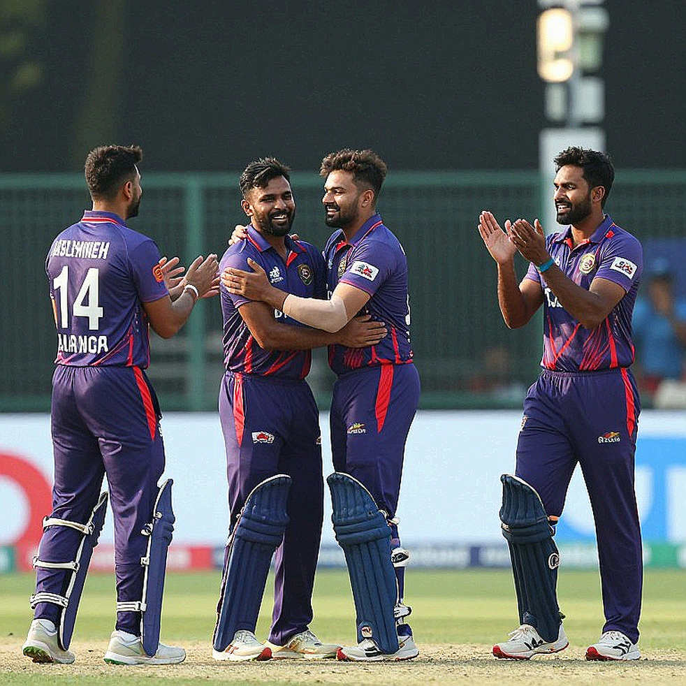 রুমারের হাফ-লাইফ: নিলামের রাতে যে মজুরি-খতিয়ান কেউ খোলে না